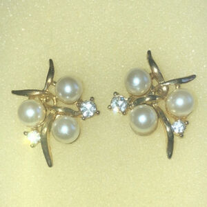 Vintage Gold Tone Faux Pearl CZ Rhinestone Classic Retro Pierced Earrings